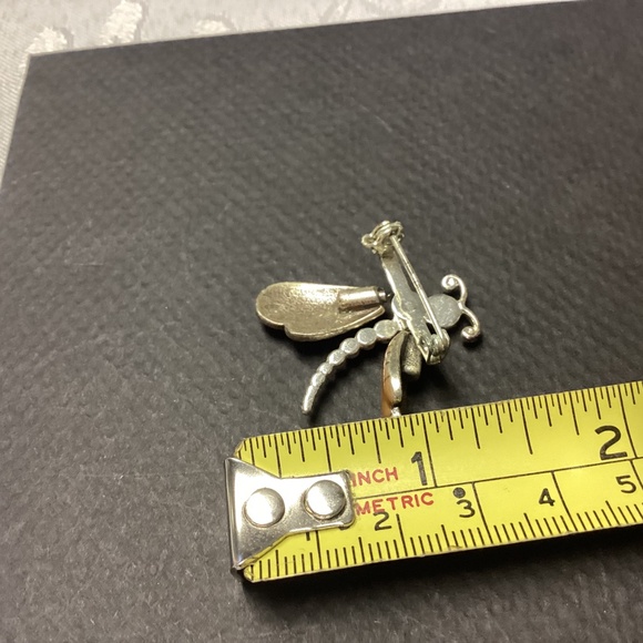 Trembler  BUG. BROOCH.  SO. cute his little wings flipped back-and-forth - Picture 5 of 5